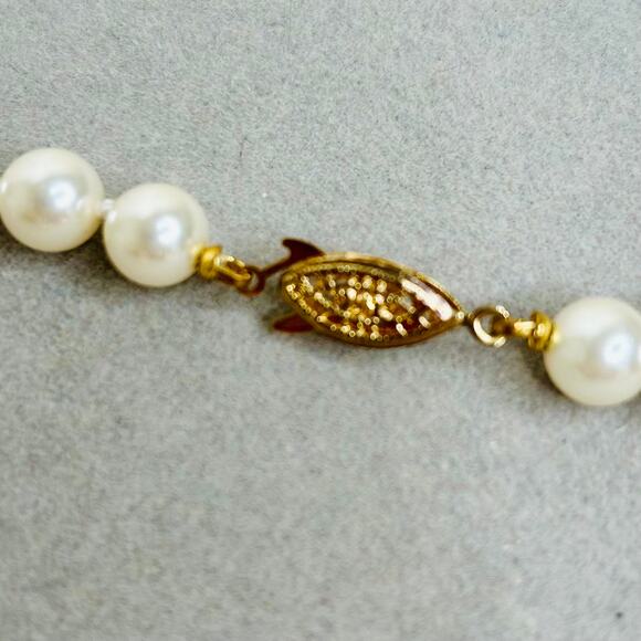 Vintage Light Cream Tone Faux Pearls Single Strand Hand Knotted Necklace - Picture 3 of 3